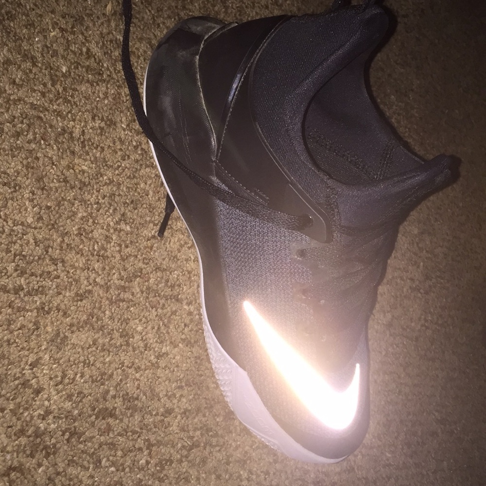 Nike tennis shoes - Picture 3 of 4